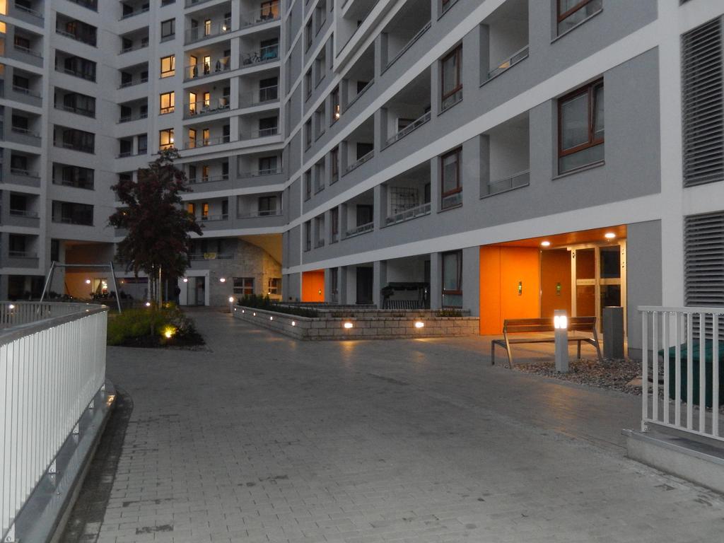Inny Wymiar Varşovia Exterior foto